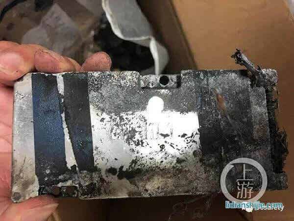 火災中燃燒過后的鋰電池