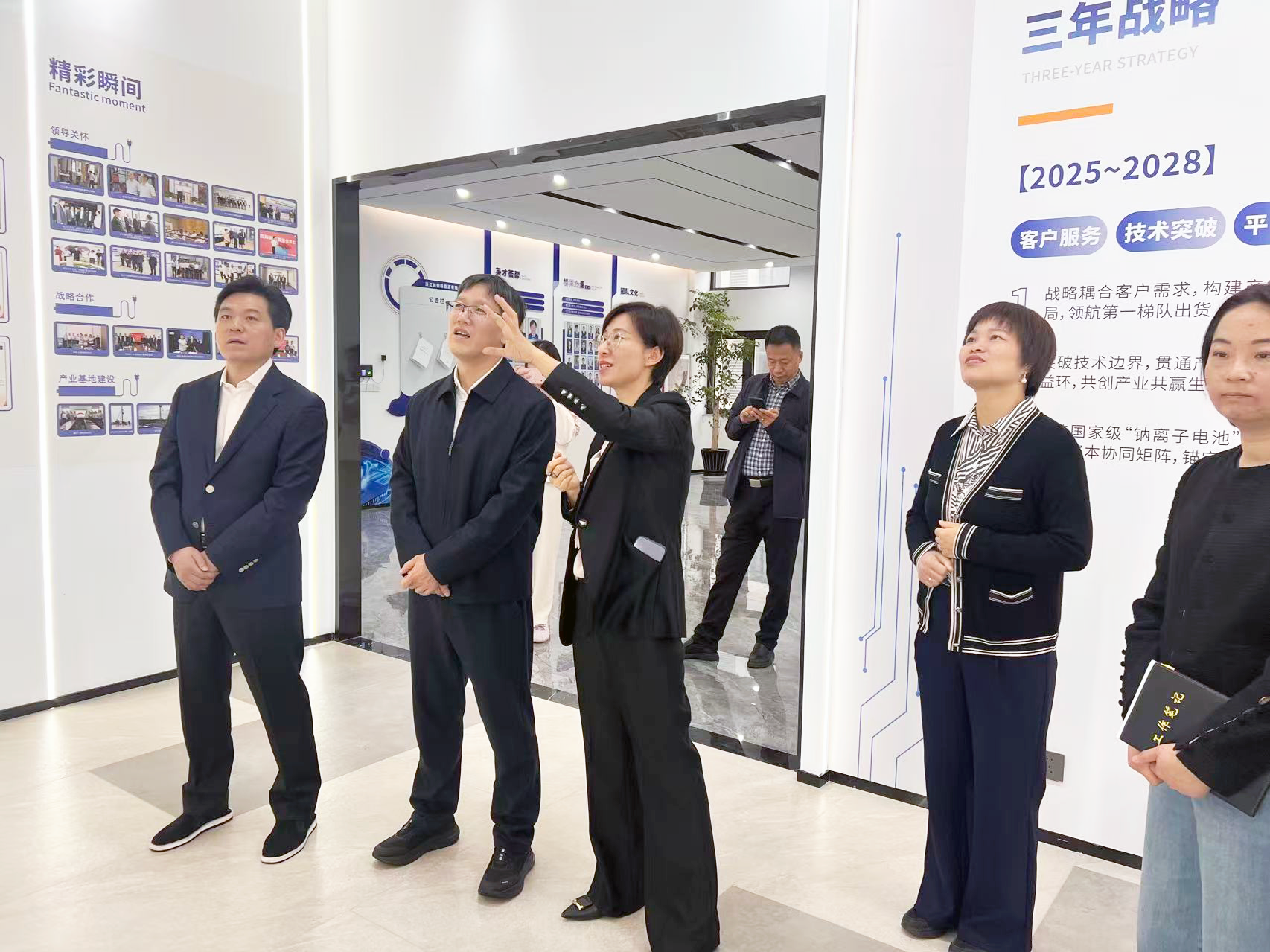 浙江省能源局俞奉慶局長(zhǎng)一行蒞臨鈉創(chuàng)新能源調(diào)研指導(dǎo) 浙江省能源局俞奉慶局長(zhǎng)一行蒞臨鈉創(chuàng)新能源調(diào)研指導(dǎo)